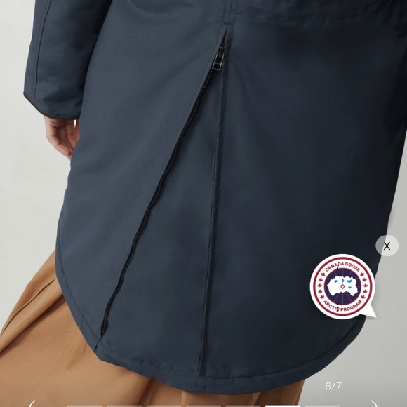 Canada Goose Rossclair Parka. Size Medium - Picture 3 of 16